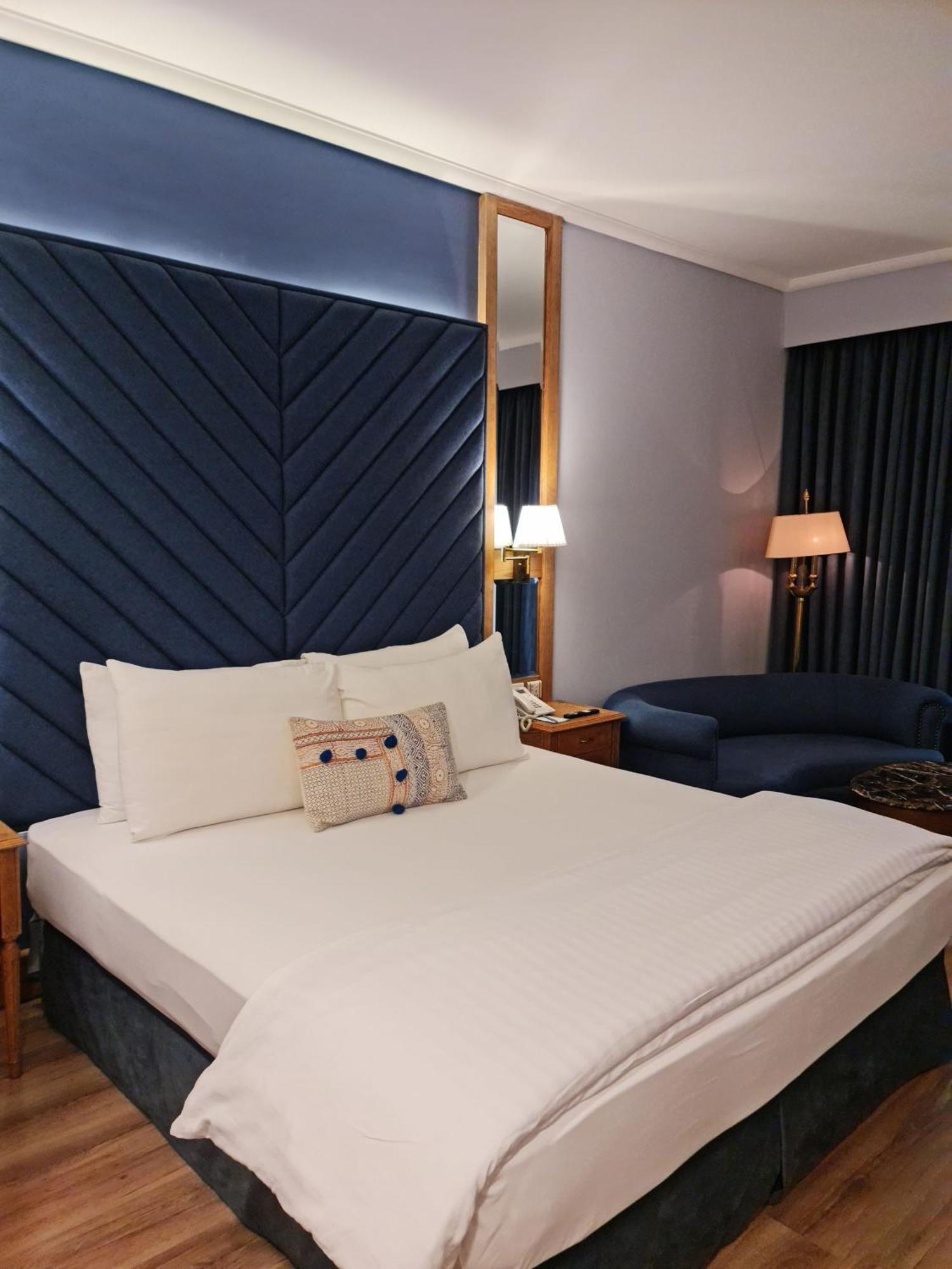Hotel Crown Plaza Исламабад Экстерьер фото