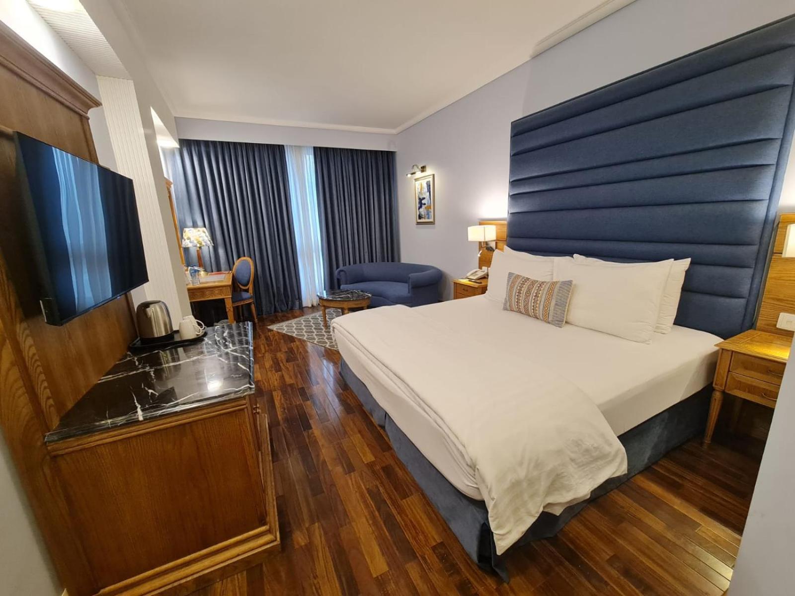 Hotel Crown Plaza Исламабад Экстерьер фото
