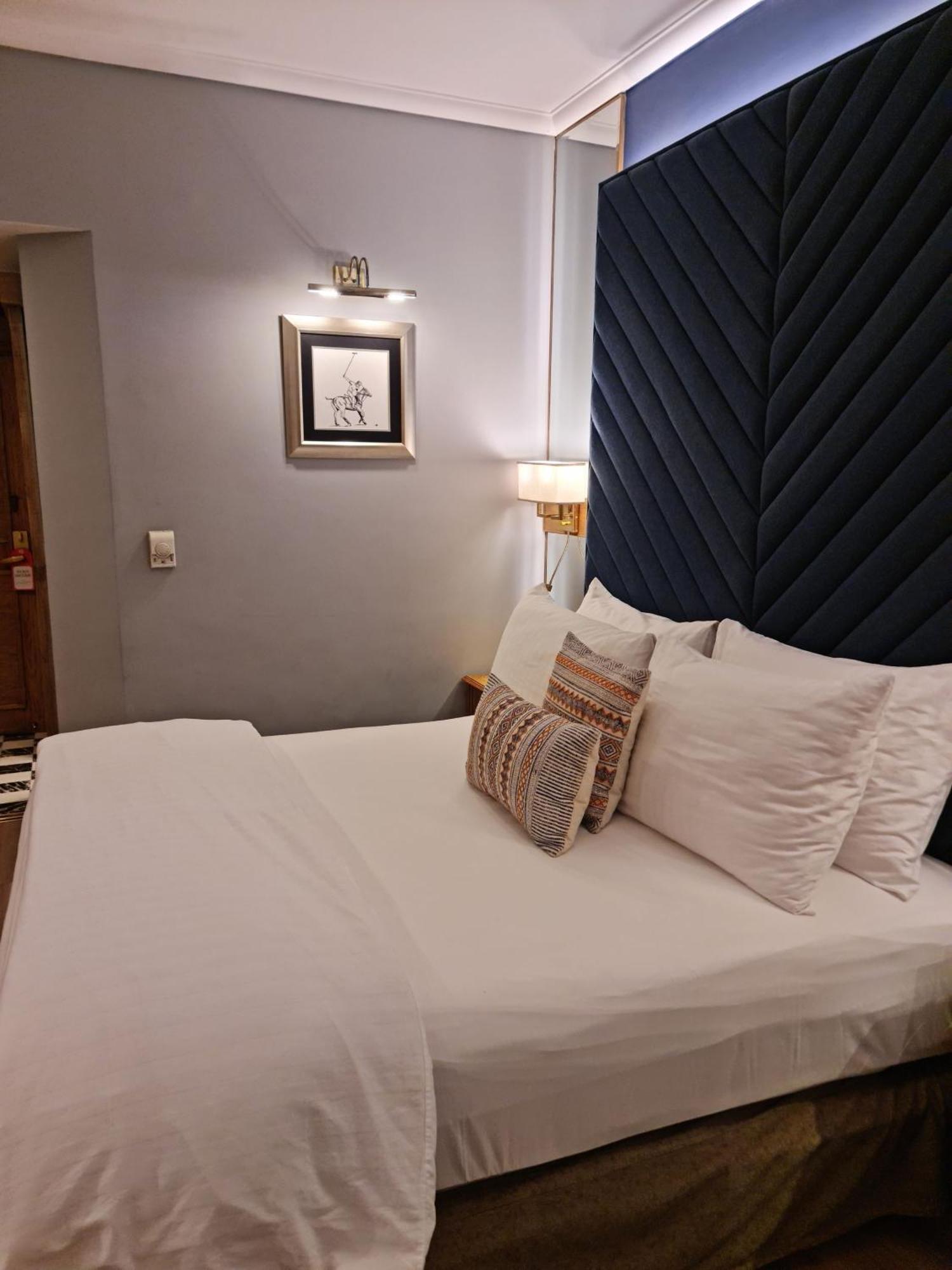 Hotel Crown Plaza Исламабад Экстерьер фото