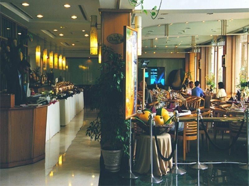 Hotel Crown Plaza Исламабад Экстерьер фото