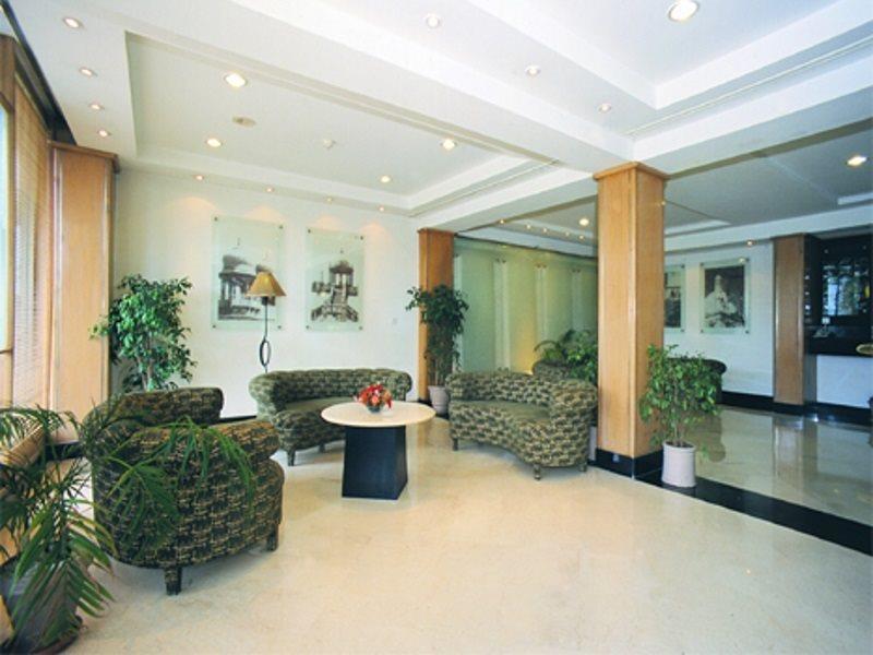 Hotel Crown Plaza Исламабад Экстерьер фото