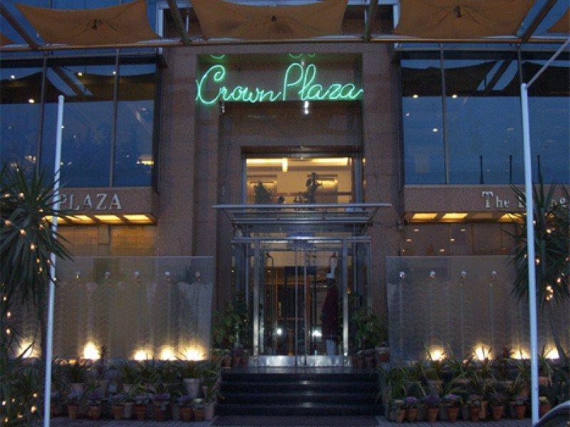 Hotel Crown Plaza Исламабад Экстерьер фото
